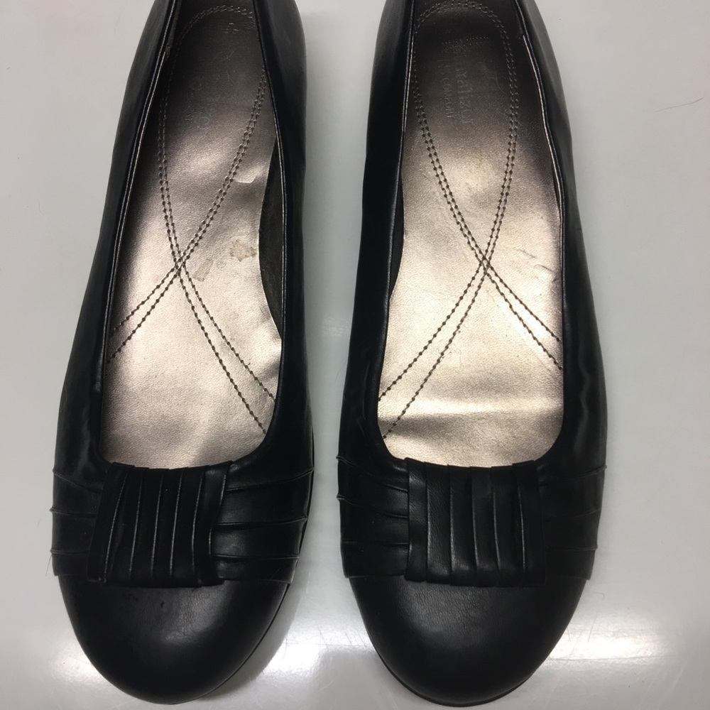 Black flats size 11M